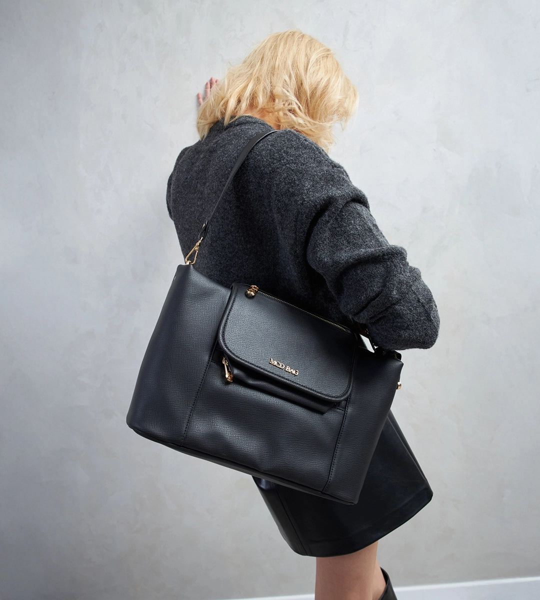 Luna Siyah E. Deri Bebek Çantası