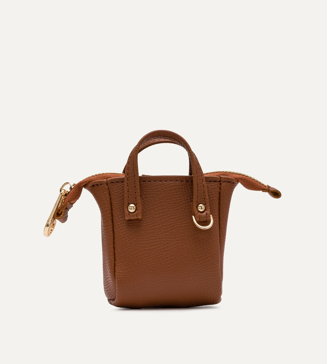 Nuvia Taba E. Deri Charm