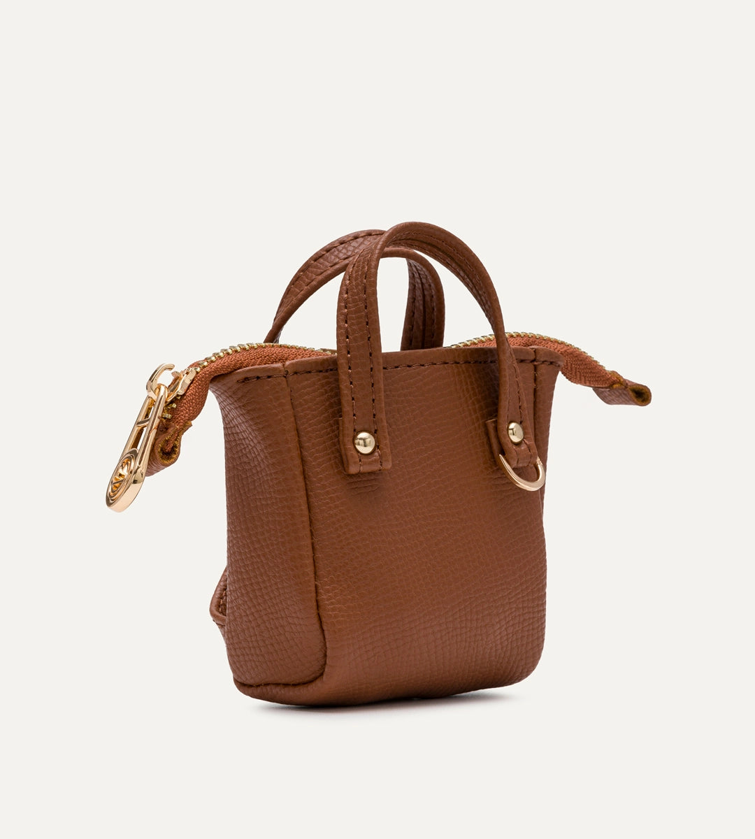 Nuvia Taba E. Deri Charm