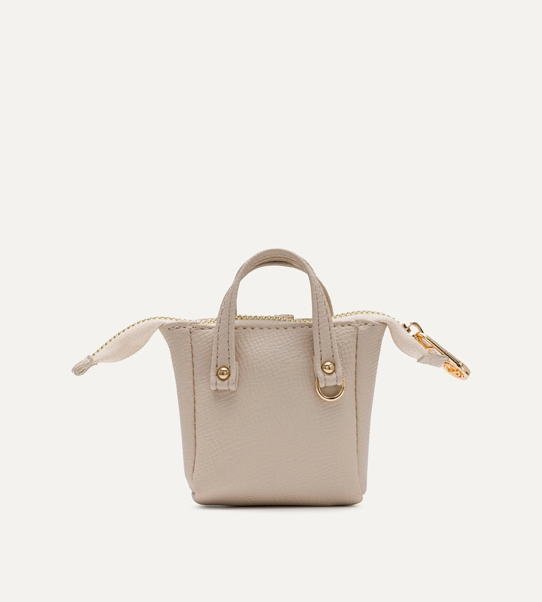 Nuvia Bej E. Deri Charm