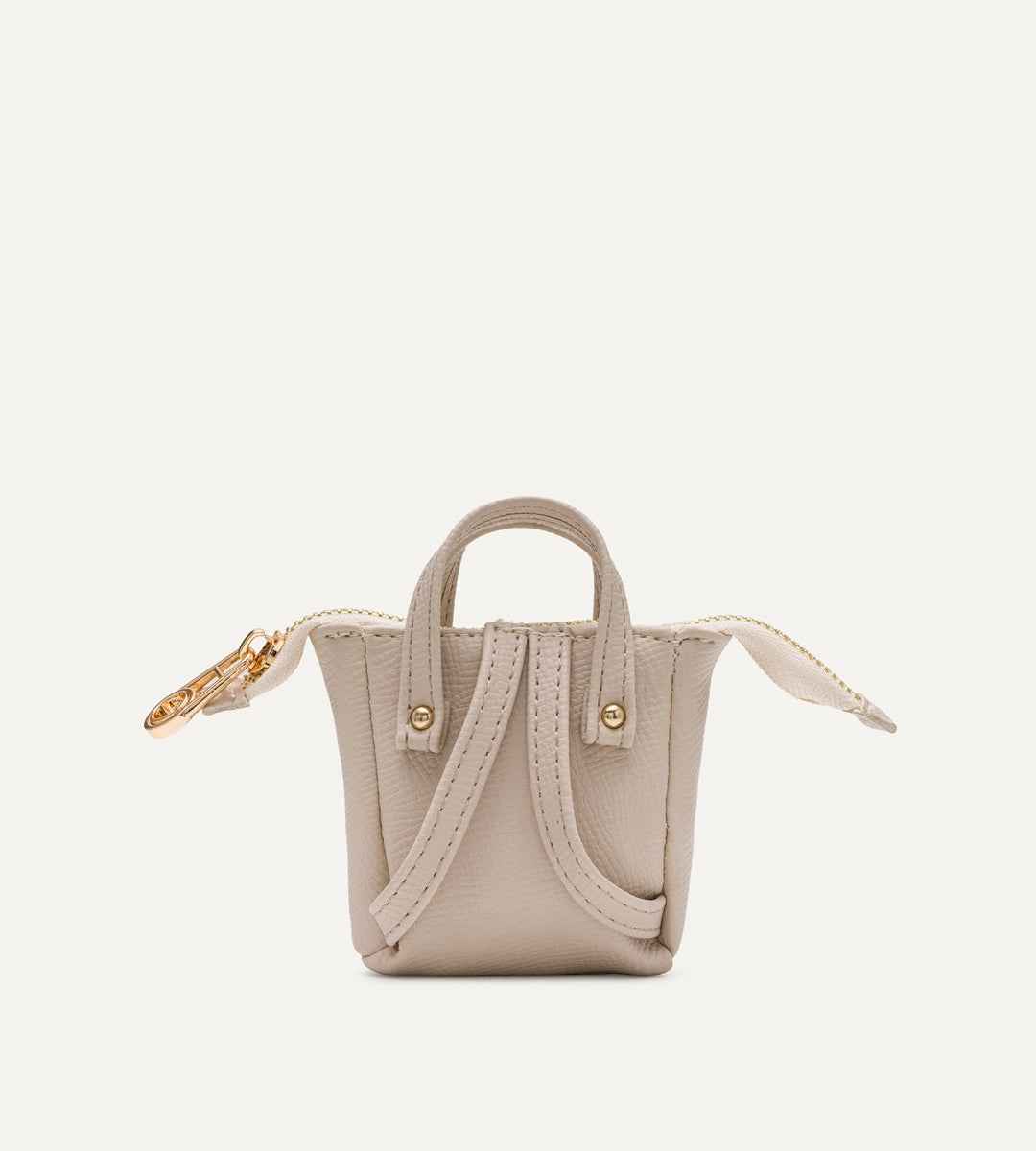 Nuvia Bej E. Deri Charm