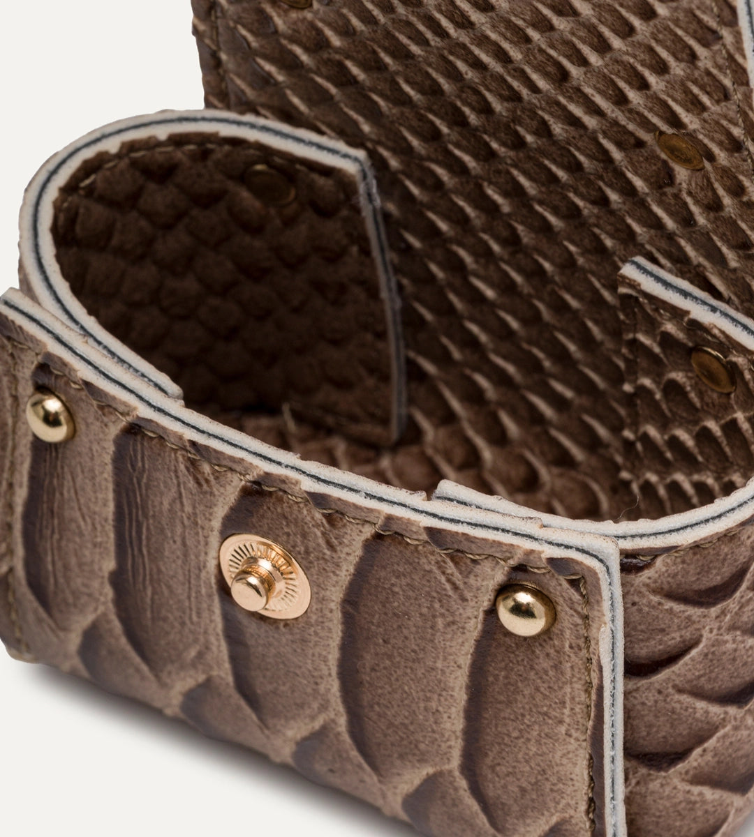 Viona Camel Y. Deri Charm