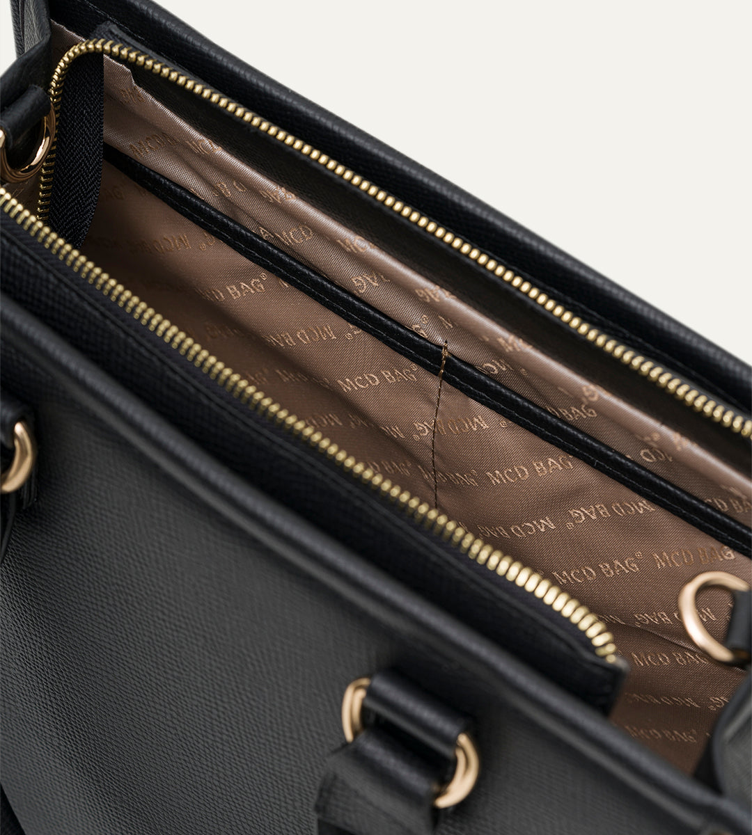 Milena Siyah E. Deri Bebek Çantası