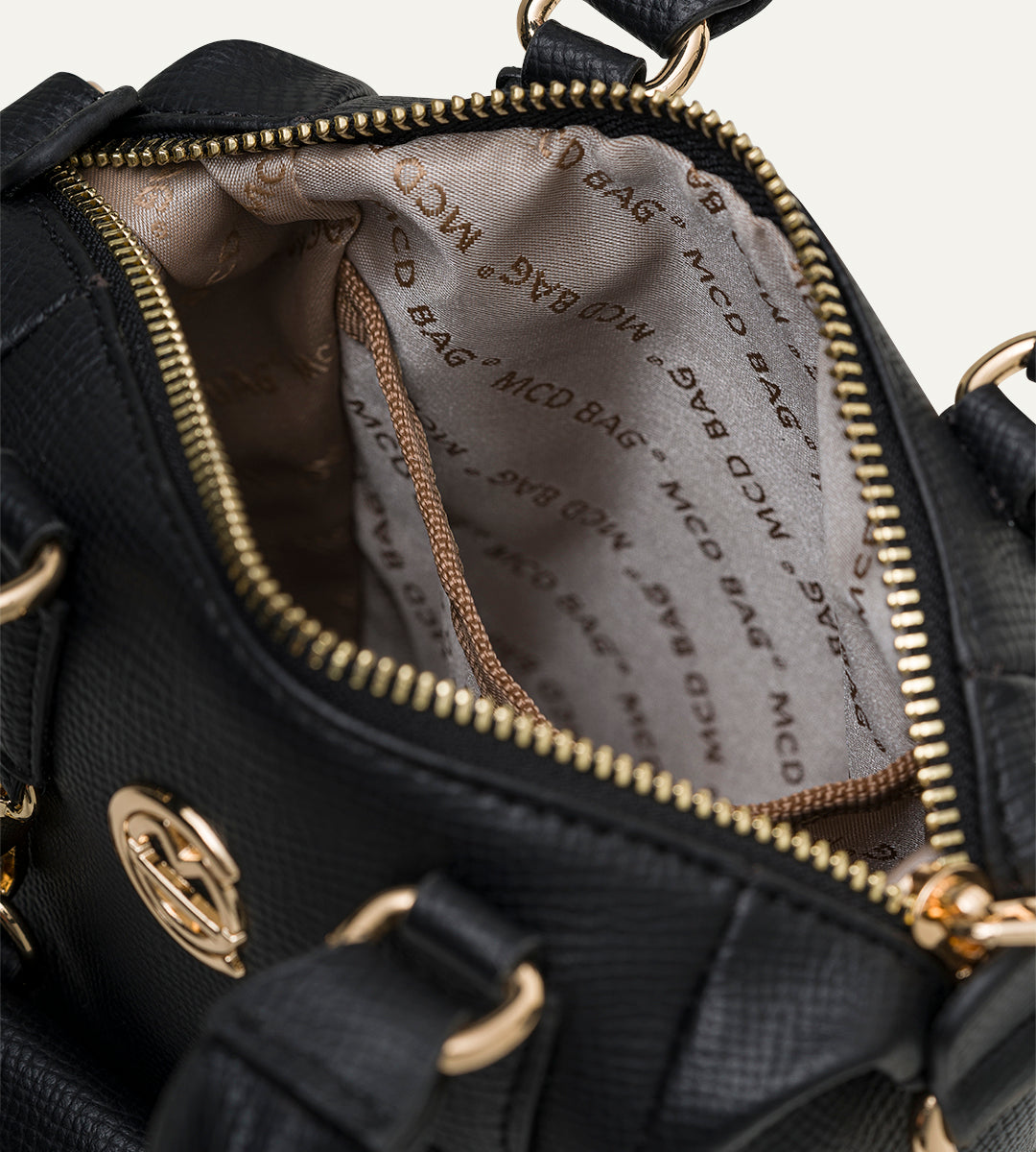 Bella Siyah E. Deri Bebek Çantası