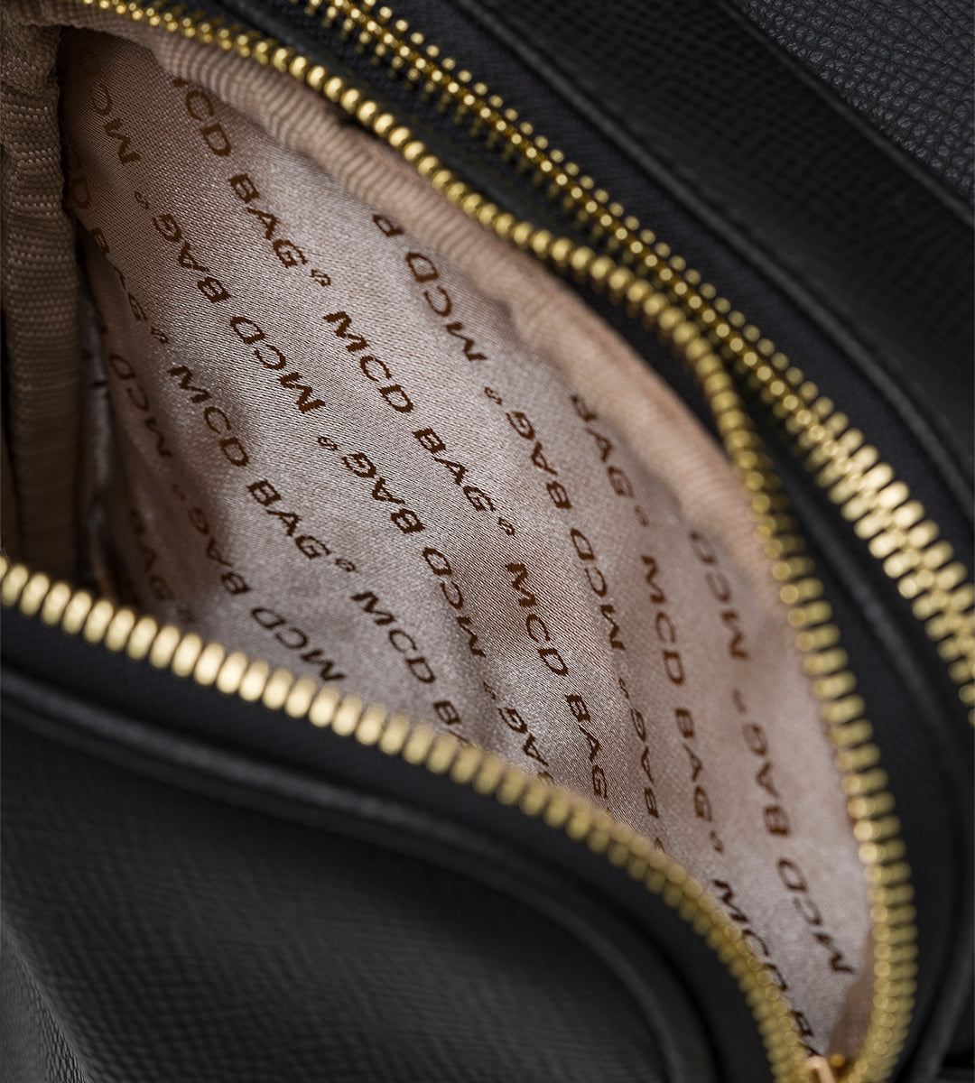 Mila Siyah Deri Bebek Çantası