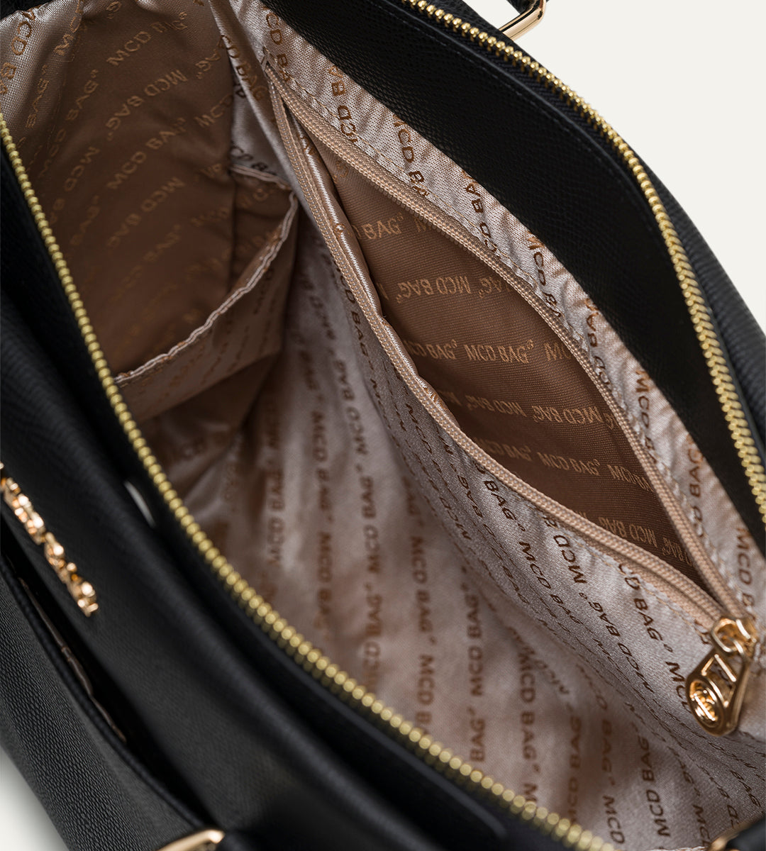 Elena Siyah E. Deri Bebek Çantası