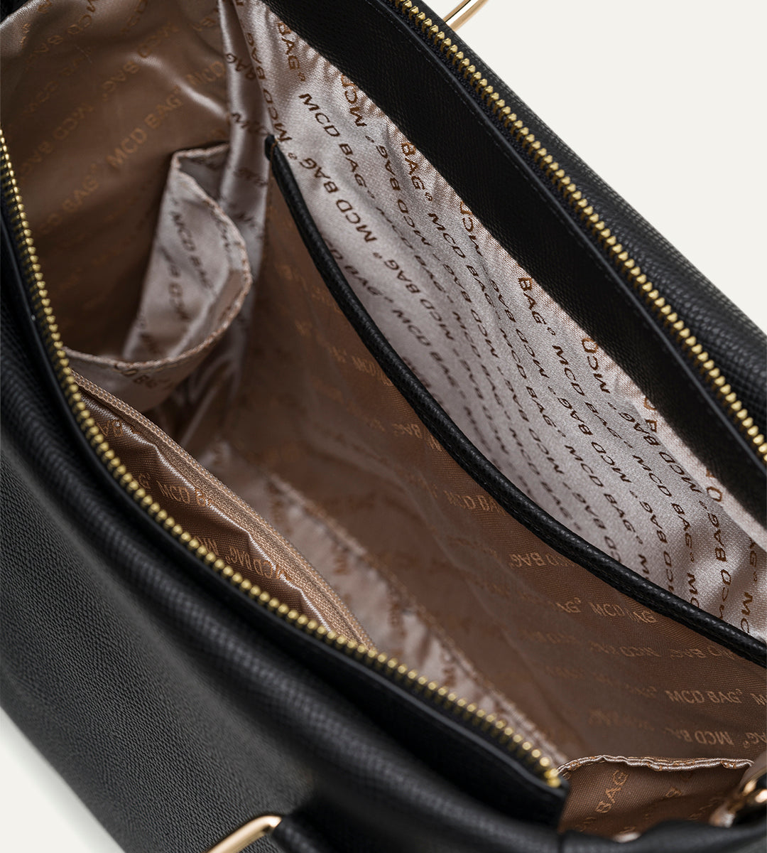 Elena Siyah E. Deri Bebek Çantası