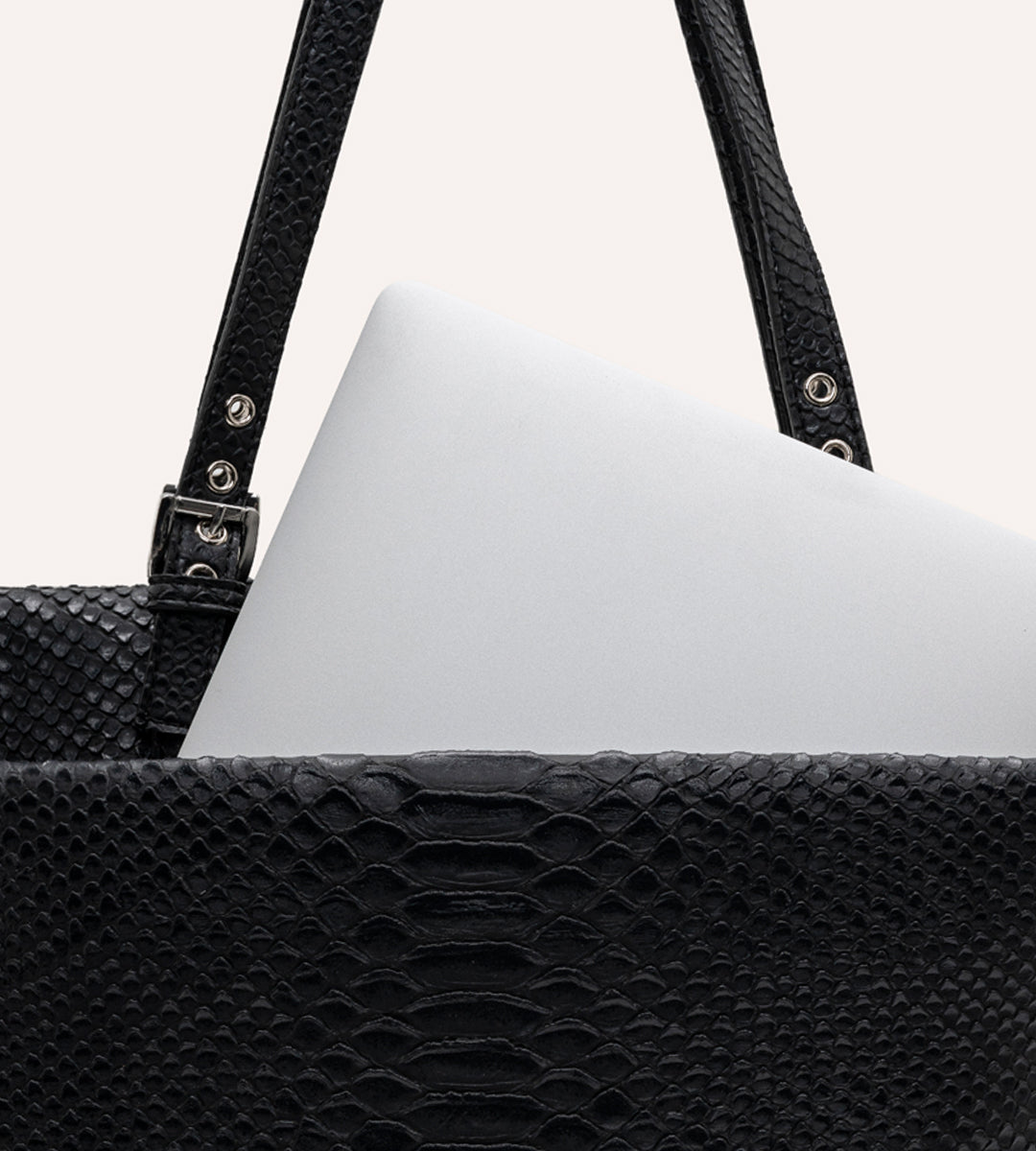 Minore Siyah Y. Deri Nikel Bebek Çantası