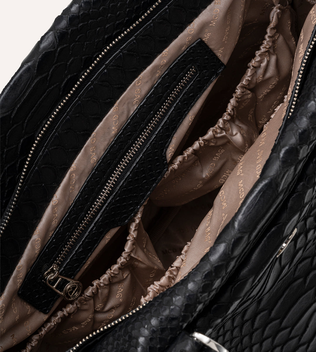 Minore Siyah Y. Deri Nikel Bebek Çantası