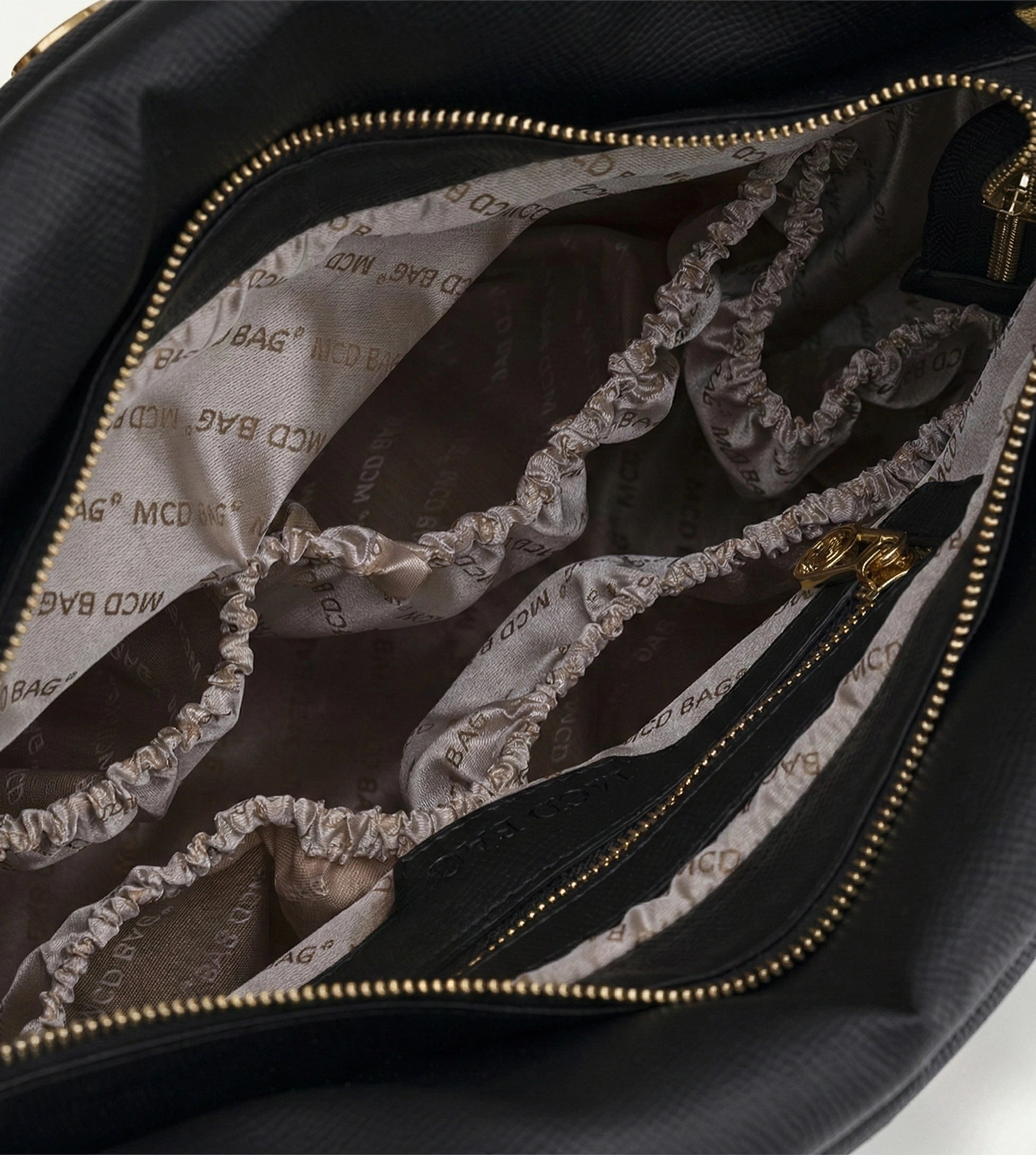 Minore Siyah E. Deri Gold Bebek Çantası